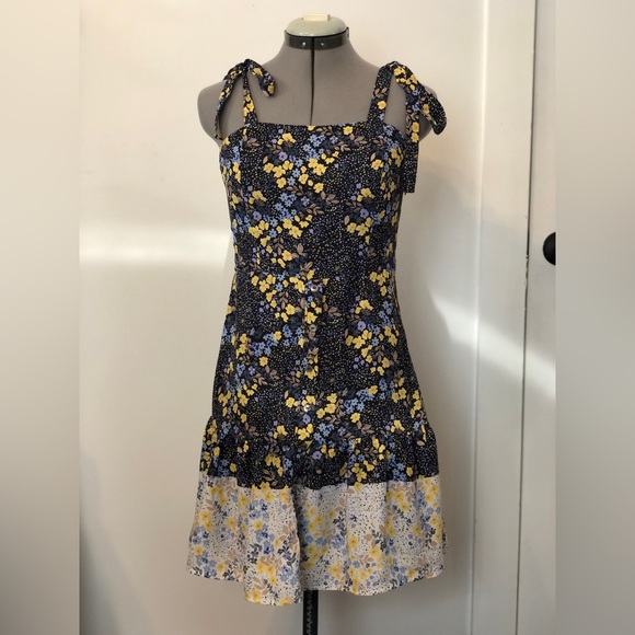 Jun and Ivy Floral Dress - Picture 4 of 11